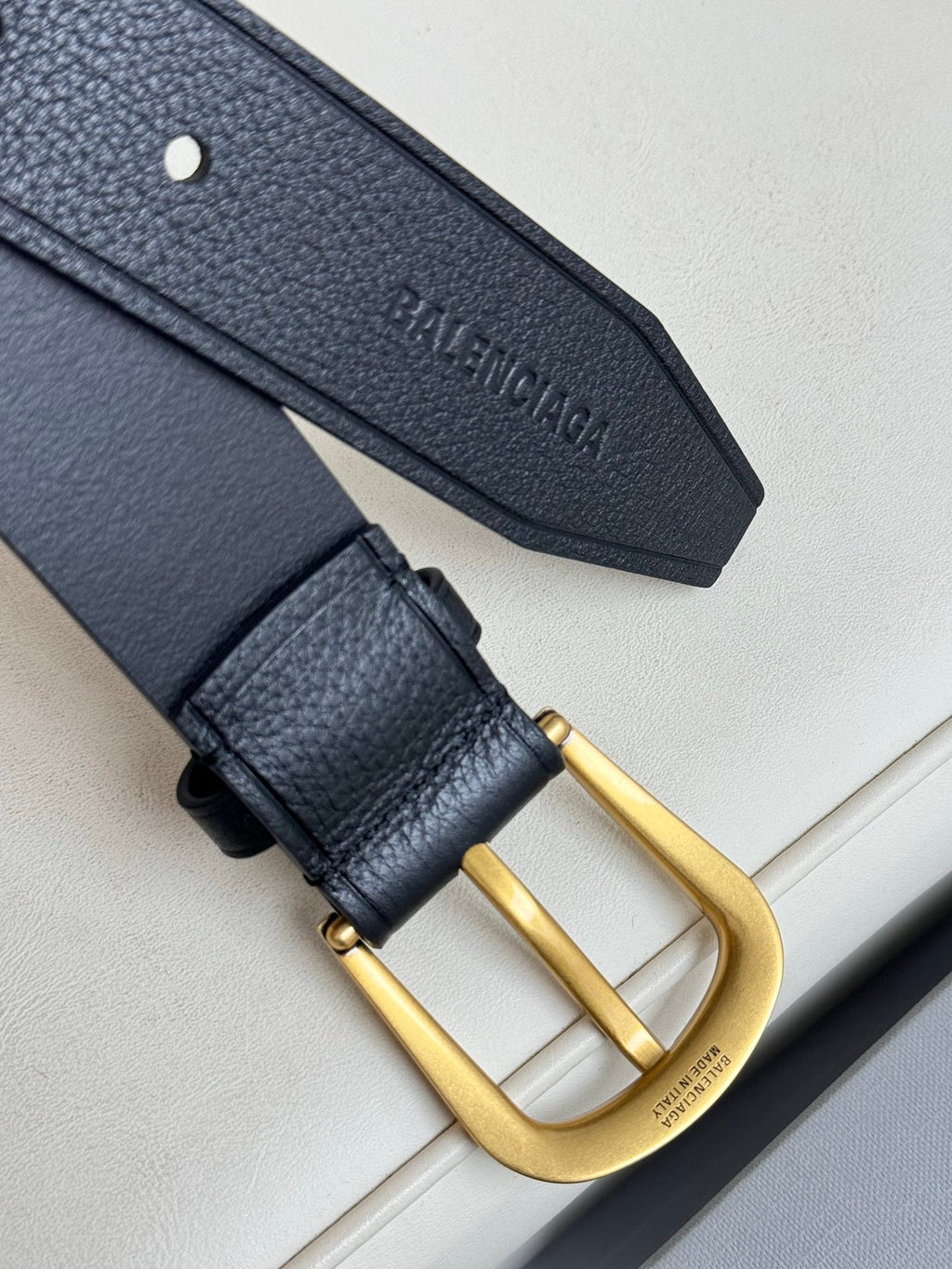 Pre-Owned Balenciaga Leather Belt – 3.5cm Width, Gold-Tone Buckle, Timeless Minimalist Luxury