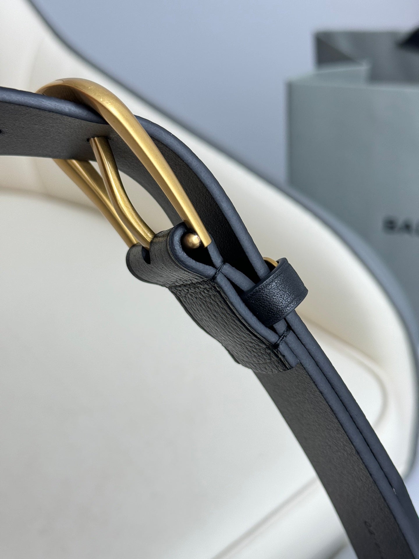 Pre-Owned Balenciaga Leather Belt – 3.5cm Width, Gold-Tone Buckle, Timeless Minimalist Luxury