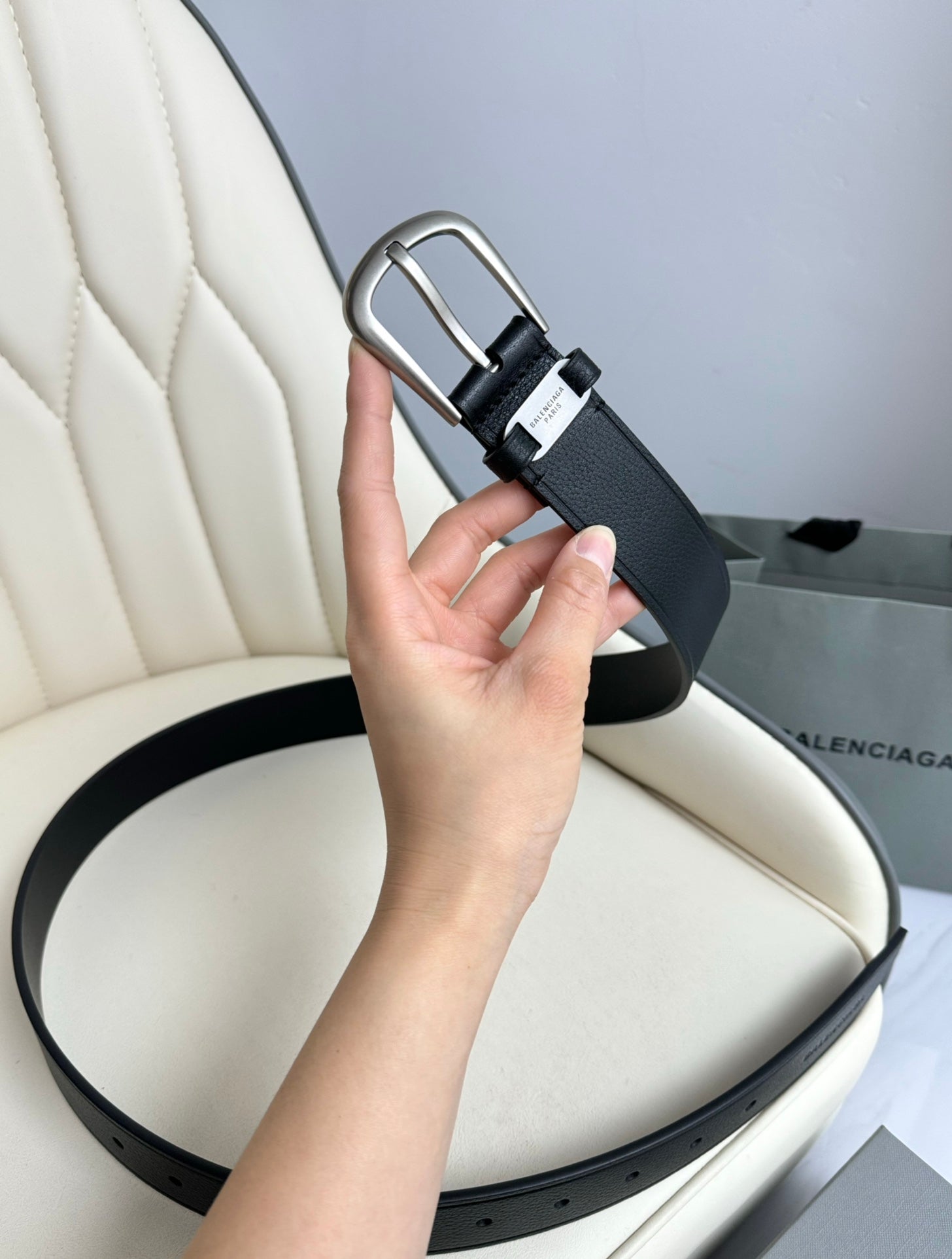 Pre-Owned Balenciaga Leather Belt – 3.5cm Width, Gold-Tone Buckle, Timeless Minimalist Luxury