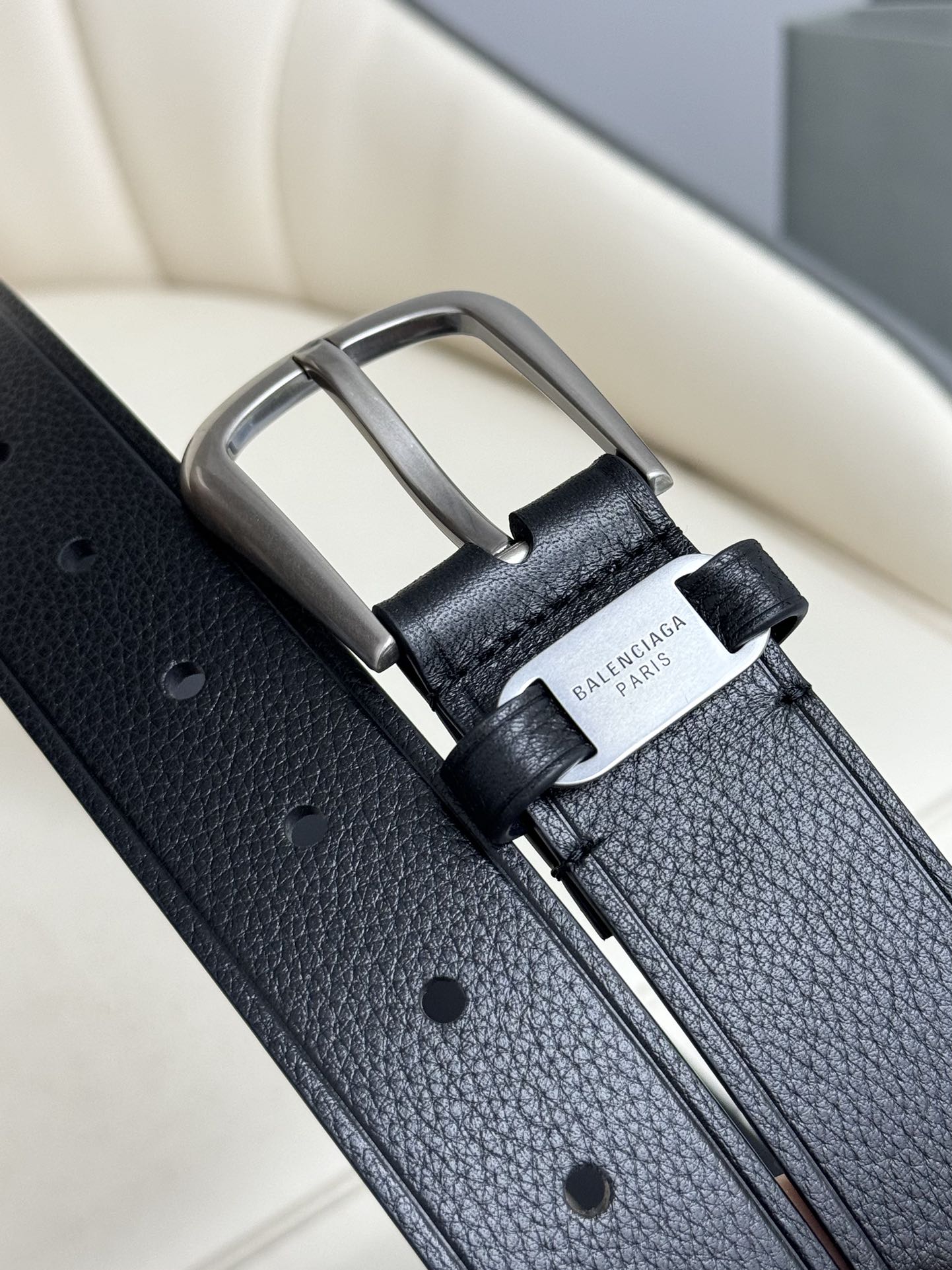 Pre-Owned Balenciaga Leather Belt – 3.5cm Width, Gold-Tone Buckle, Timeless Minimalist Luxury