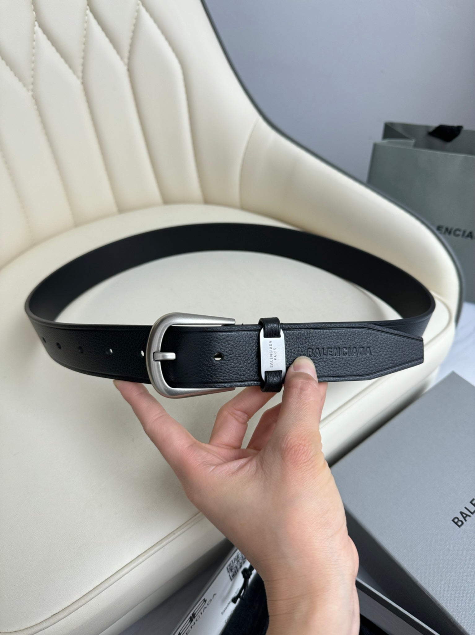 Pre-Owned Balenciaga Leather Belt – 3.5cm Width, Gold-Tone Buckle, Timeless Minimalist Luxury