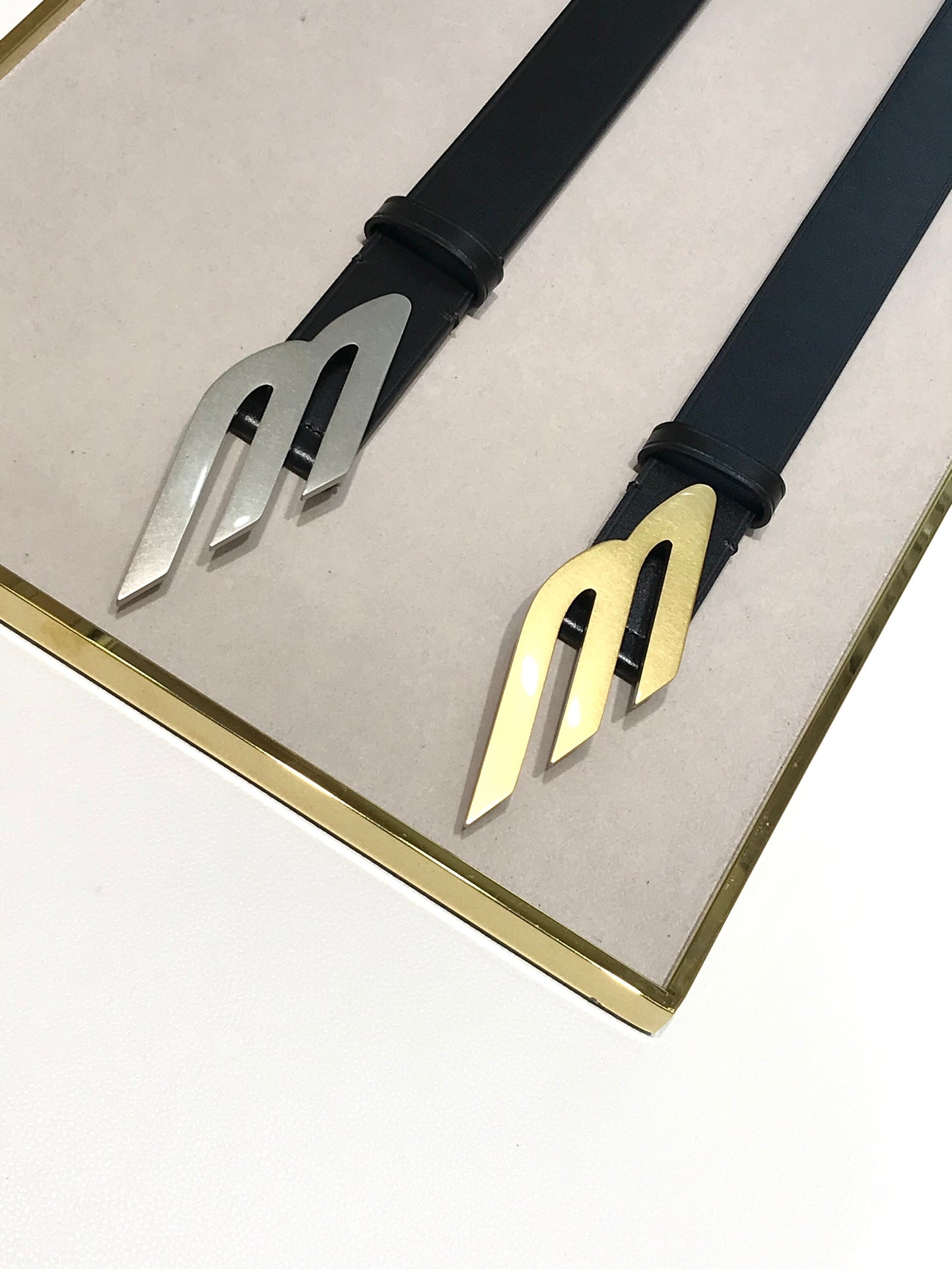 Pre-Owned Balenciaga 35mm Leather Belt – NFC-Enabled Black Waist Belt with Logo Buckle, Fall/Winter Edition