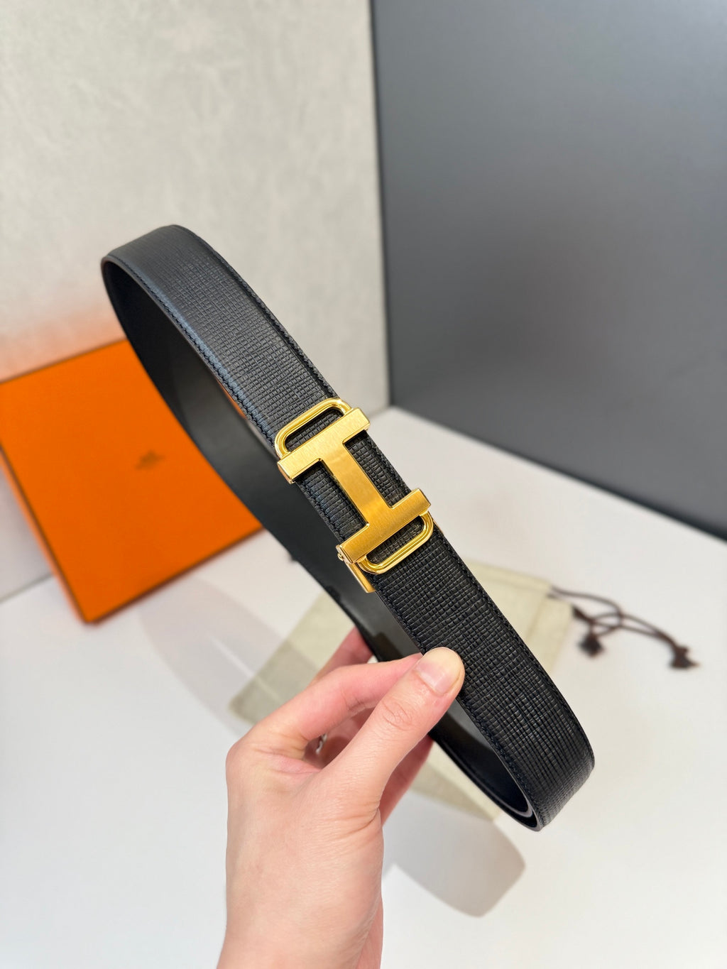 Pre-Owned Hermès Leather Belt – Automatic Sliding Buckle, Gold-Tone Hardware, Timeless Luxury Classic