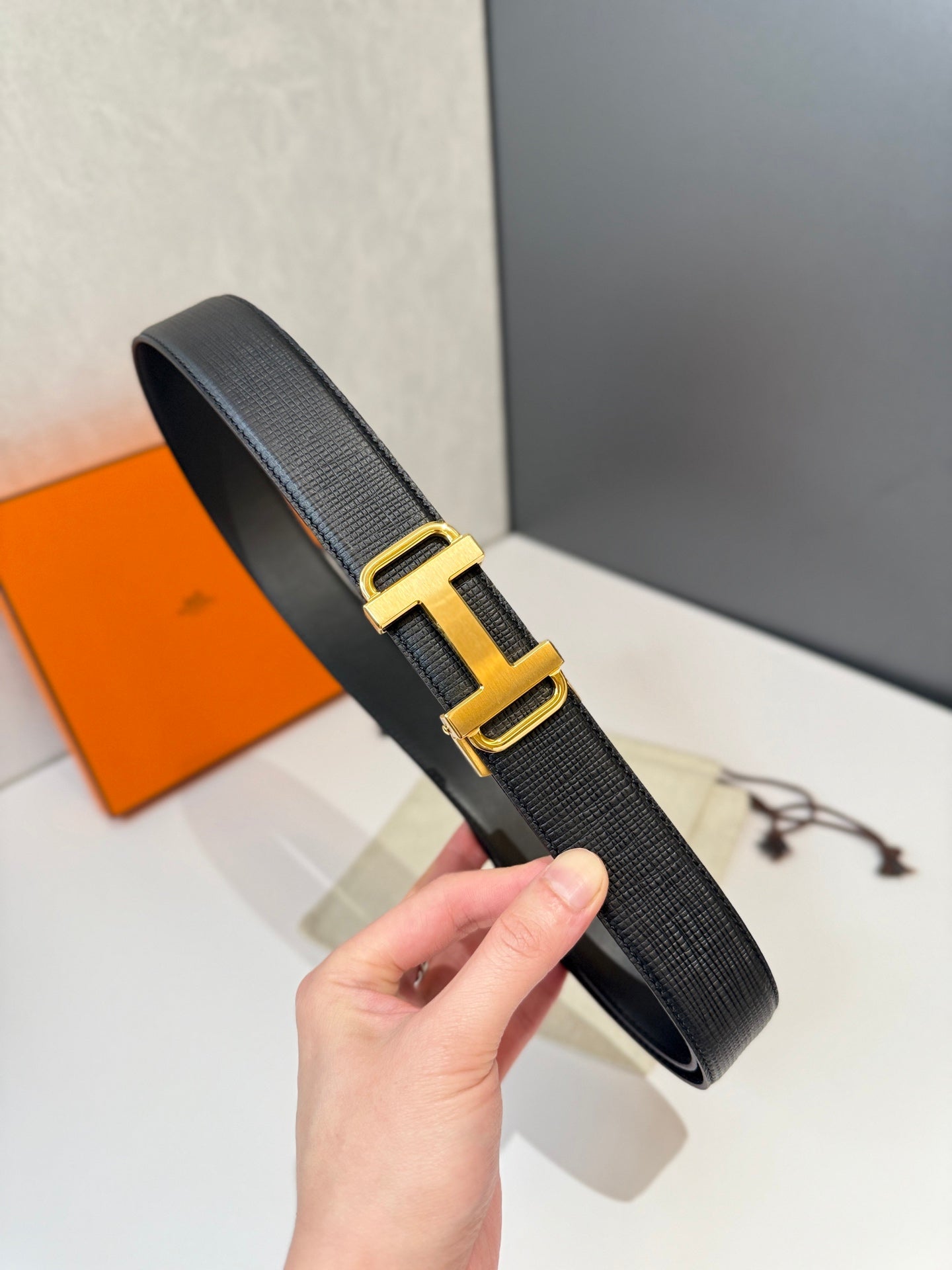 Pre-Owned Hermès Leather Belt – Automatic Sliding Buckle, Gold-Tone Hardware, Timeless Luxury Classic