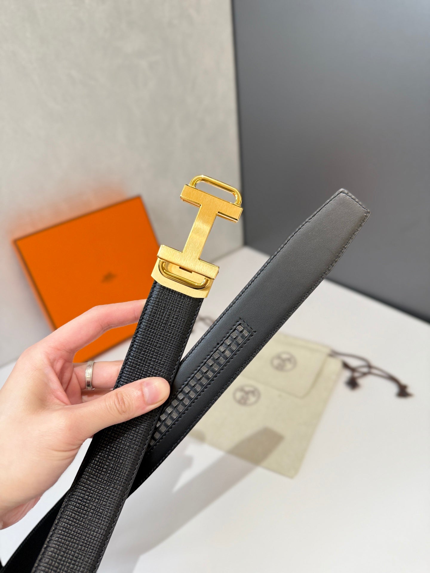 Pre-Owned Hermès Leather Belt – Automatic Sliding Buckle, Gold-Tone Hardware, Timeless Luxury Classic