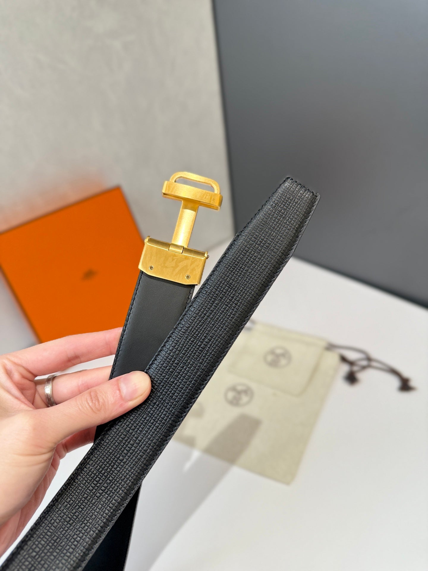 Pre-Owned Hermès Leather Belt – Automatic Sliding Buckle, Gold-Tone Hardware, Timeless Luxury Classic