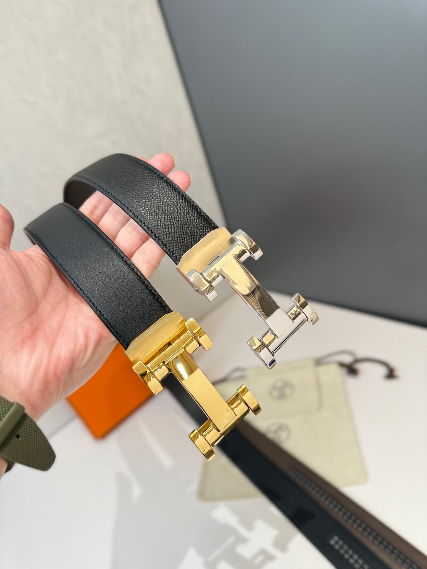 Pre-Owned Hermès Leather Belt – Automatic Sliding Buckle, Gold-Tone Hardware, Timeless Luxury Classic