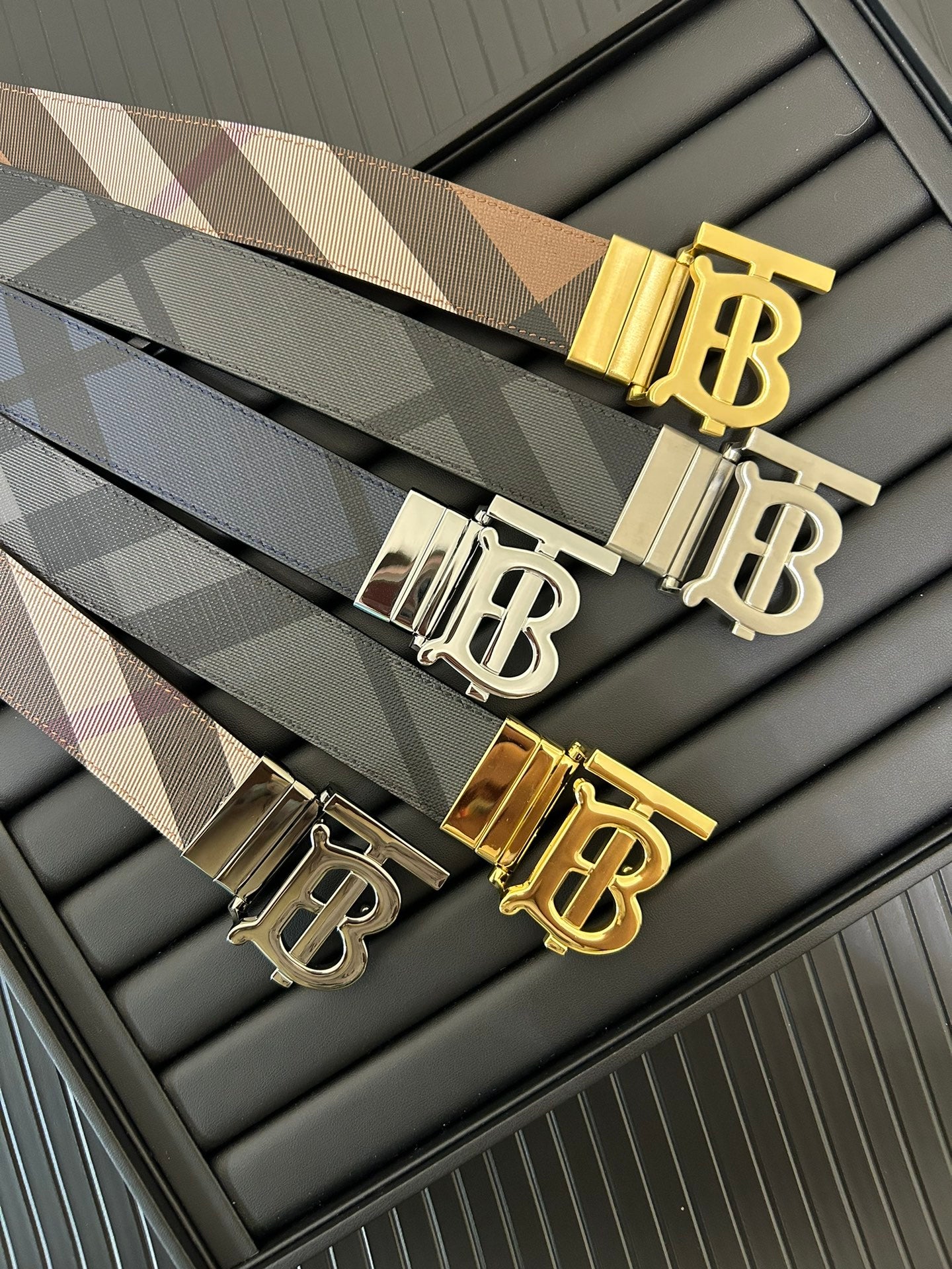 Pre-Owned Burberry London Check Leather Belt with Monogram Logo Buckle, Width 3.5cm