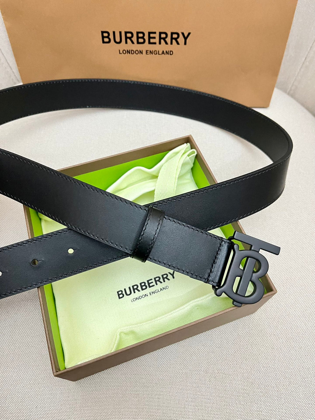 Pre-Owned Burberry Men’s Reversible Leather Belt with Signature Logo Metal Buckle, 3.5cm Width