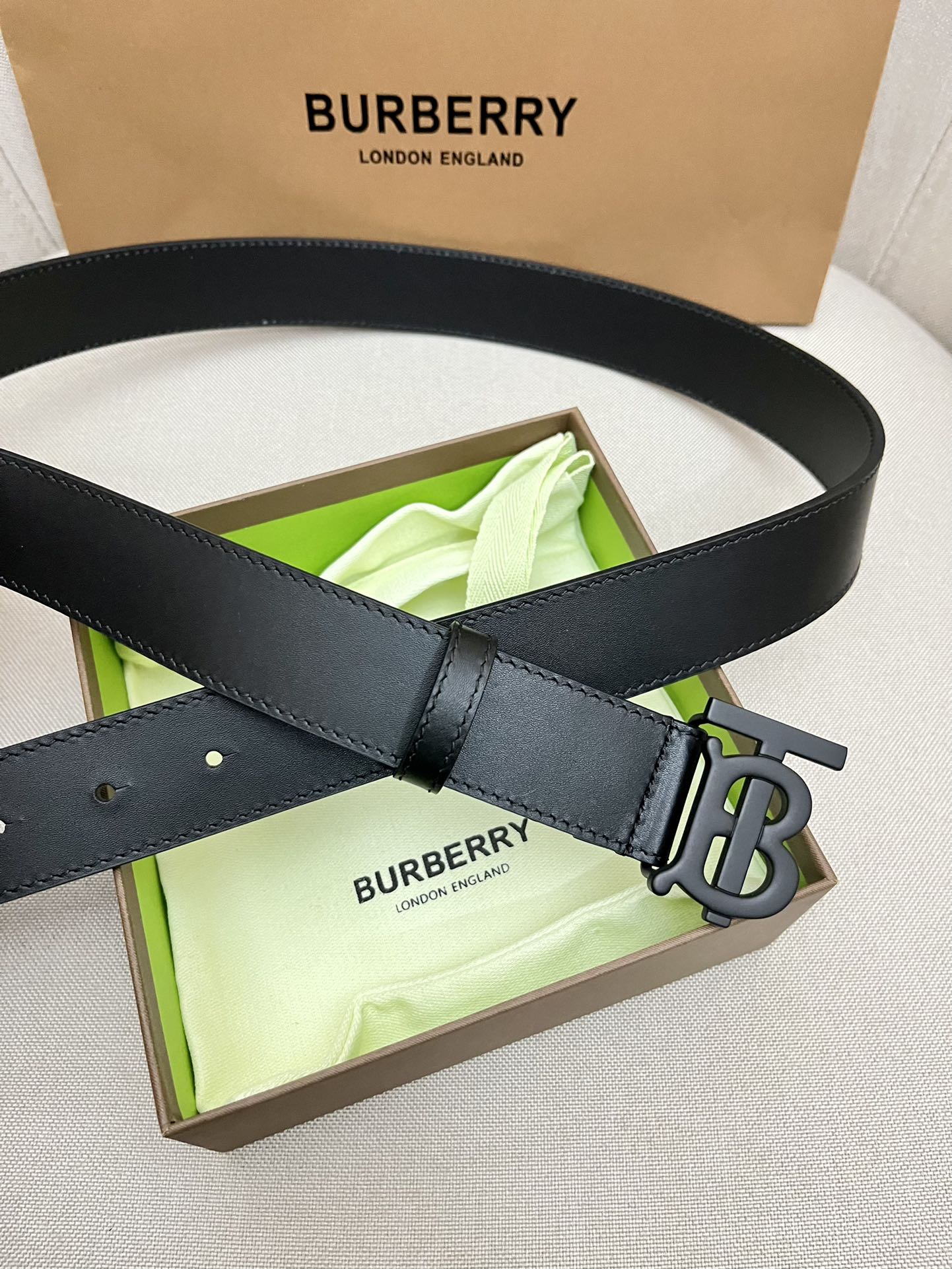 Pre-Owned Burberry Men’s Reversible Leather Belt with Signature Logo Metal Buckle, 3.5cm Width