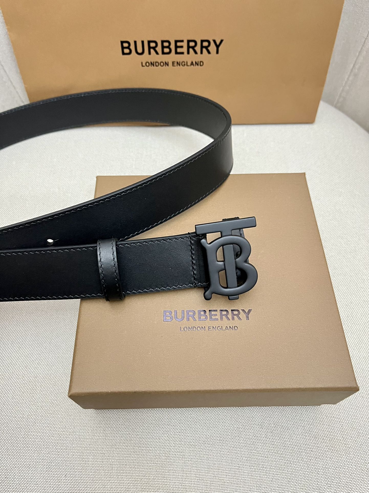 Pre-Owned Burberry Men’s Reversible Leather Belt with Signature Logo Metal Buckle, 3.5cm Width