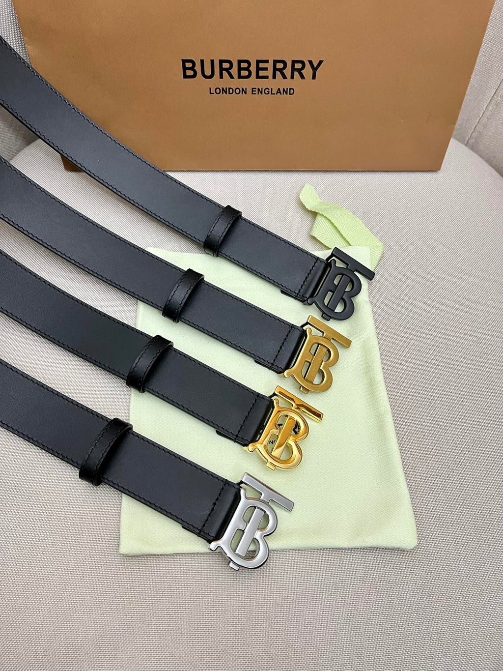 Pre-Owned Burberry Men’s Reversible Leather Belt with Signature Logo Metal Buckle, 3.5cm Width