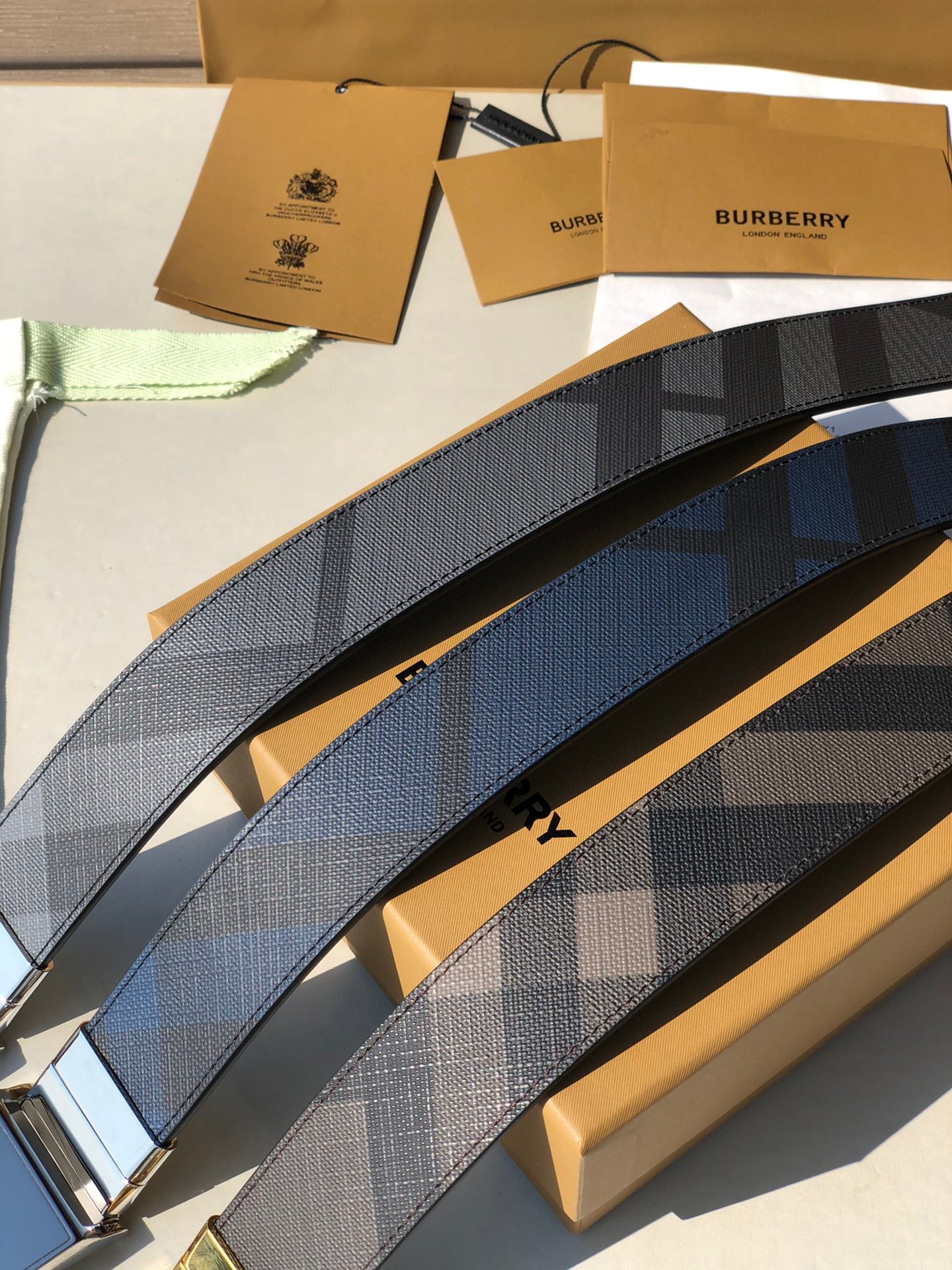 Pre-Owned Burberry Men’s London Check Reversible Leather Belt with TB Logo Buckle, 3.5cm Width