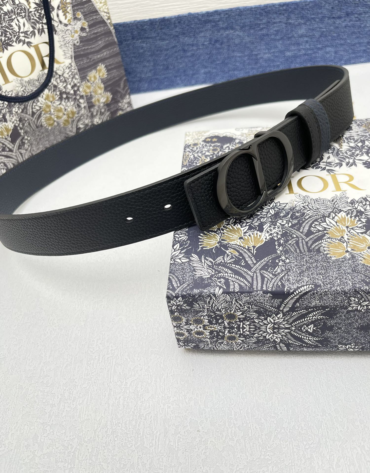 Pre-Owned Dior Men’s Reversible Calfskin Leather Belt with Solid Brass Buckle, 3.5cm Width