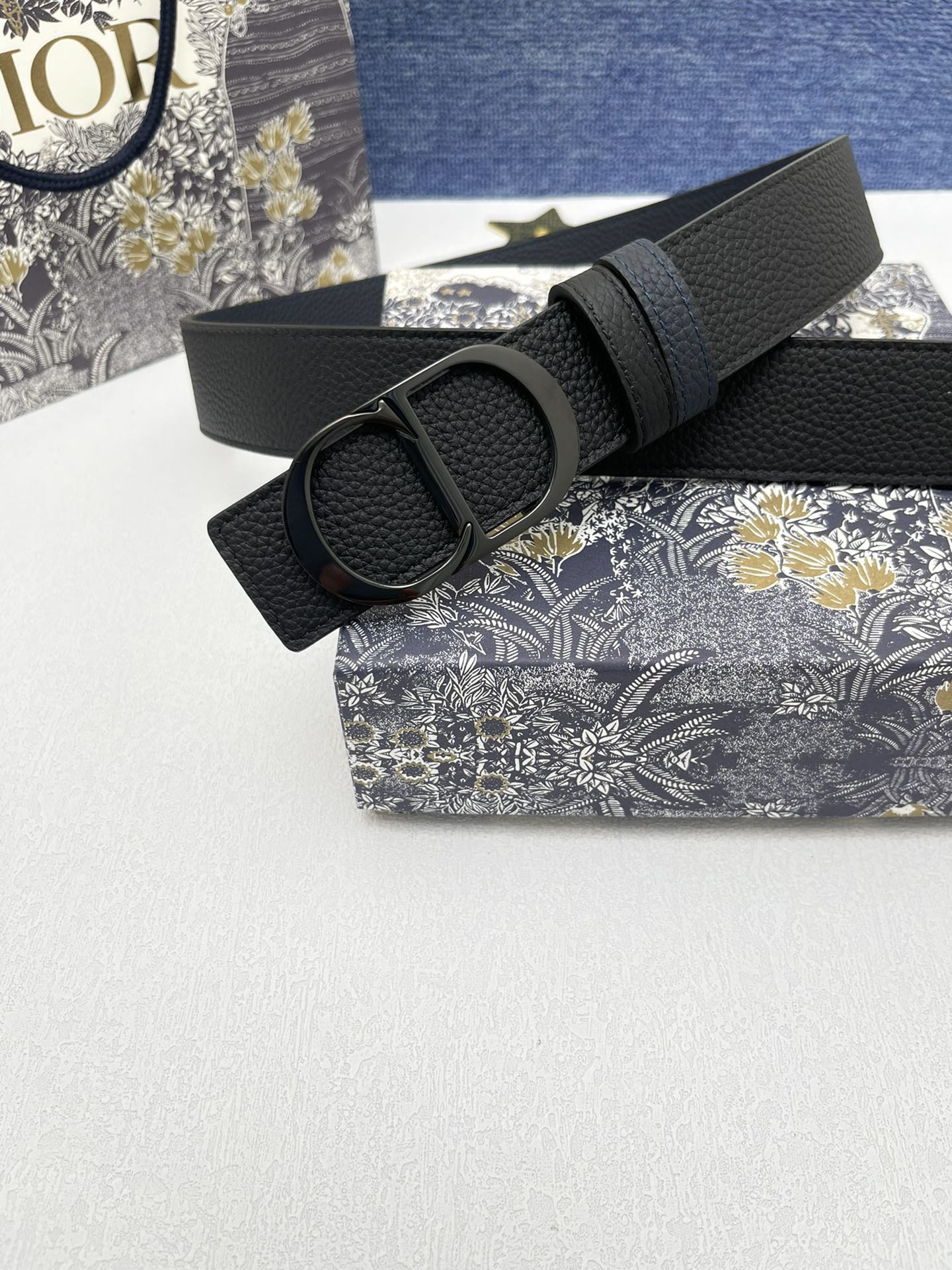 Pre-Owned Dior Men’s Reversible Calfskin Leather Belt with Solid Brass Buckle, 3.5cm Width