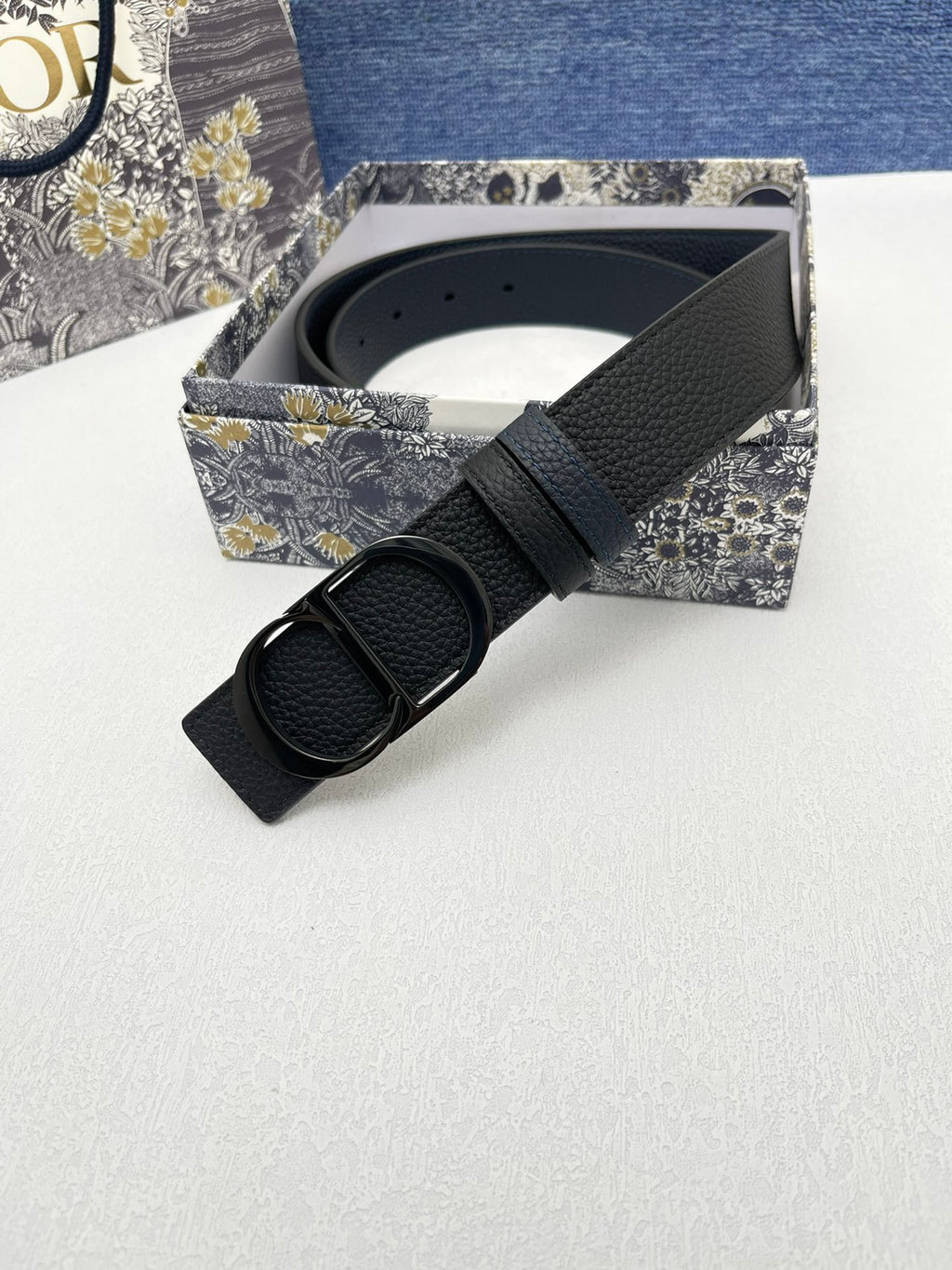 Pre-Owned Dior Men’s Reversible Calfskin Leather Belt with Solid Brass Buckle, 3.5cm Width