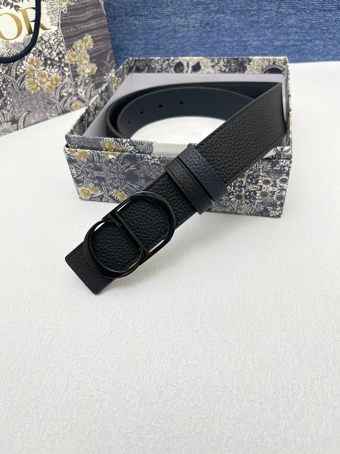 Pre-Owned Dior Men’s Reversible Calfskin Leather Belt with Solid Brass Buckle, 3.5cm Width