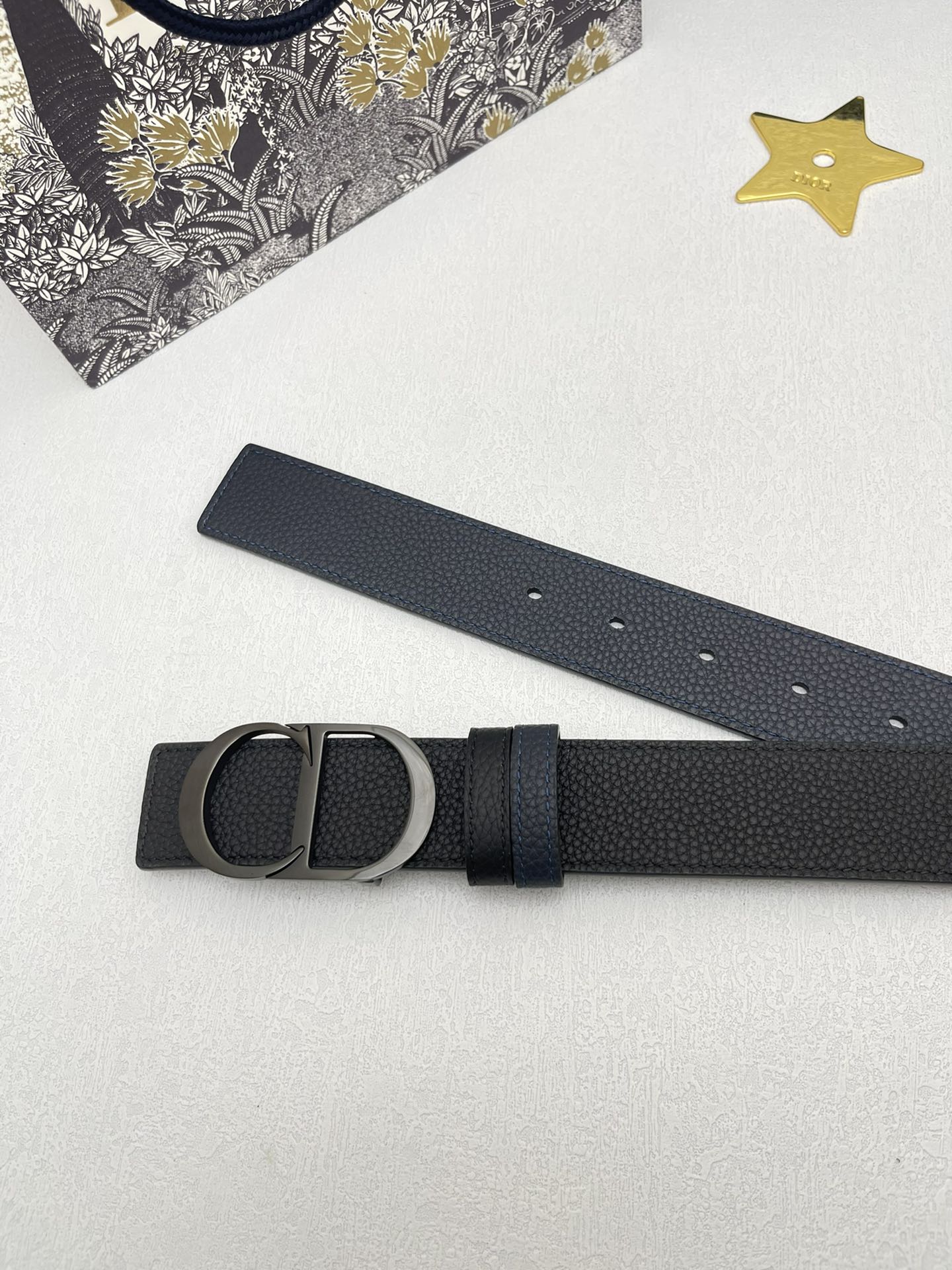 Pre-Owned Dior Men’s Reversible Calfskin Leather Belt with Solid Brass Buckle, 3.5cm Width