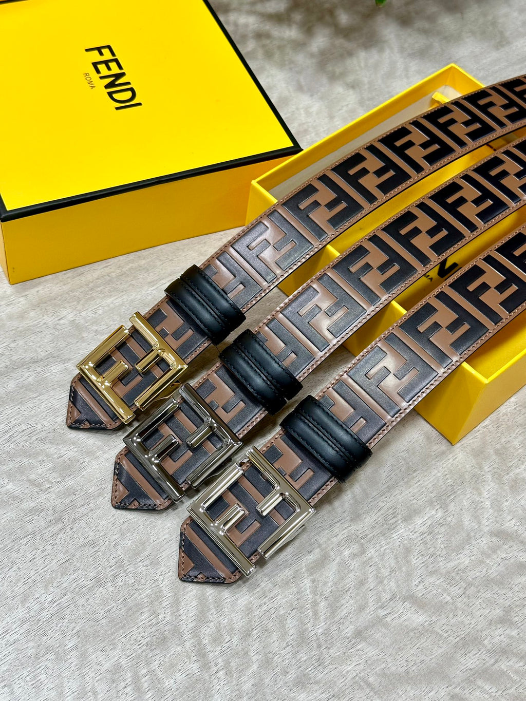 Pre-Owned FENDI FF Logo Wide Leather Belt 40mm