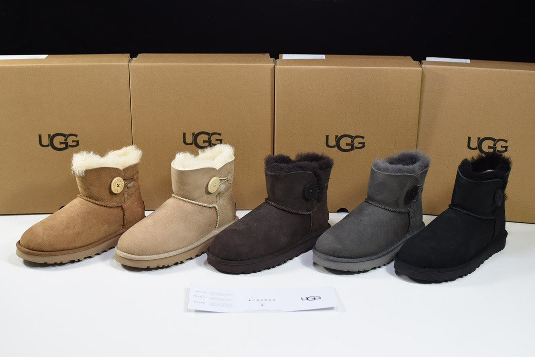 Pre-Owned UGG Classic Sheepskin Winter Boots