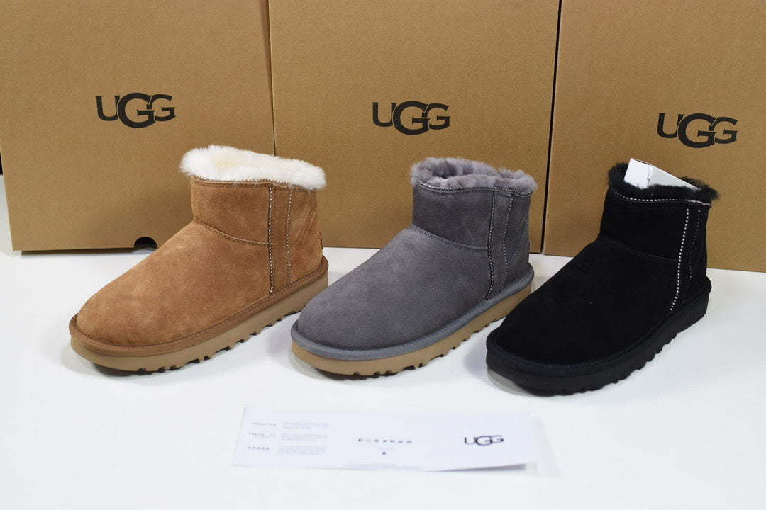 Pre-Owned UGG Classic Sheepskin Winter Boots