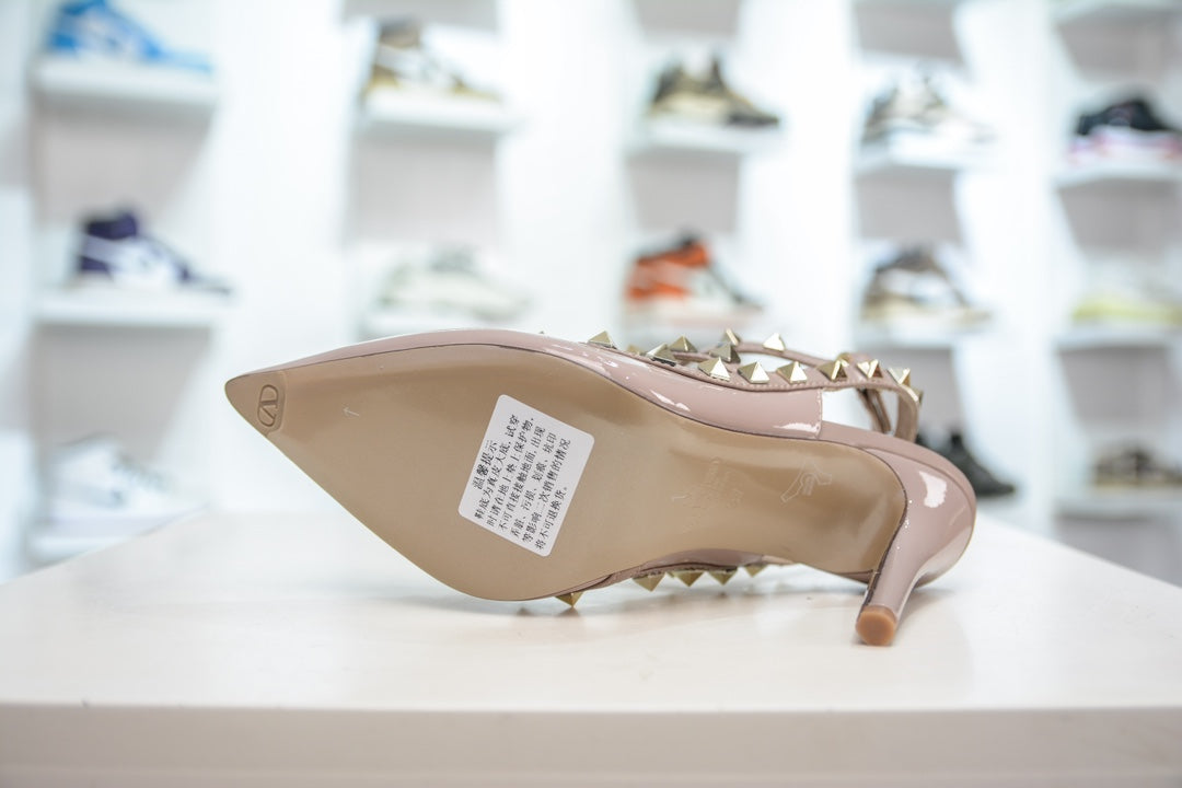 Pre-Owned Valentino Garavani Rockstud Leather Pumps