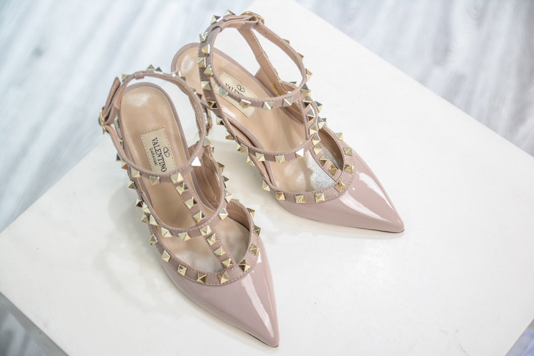 Pre-Owned Valentino Garavani Rockstud Leather Pumps