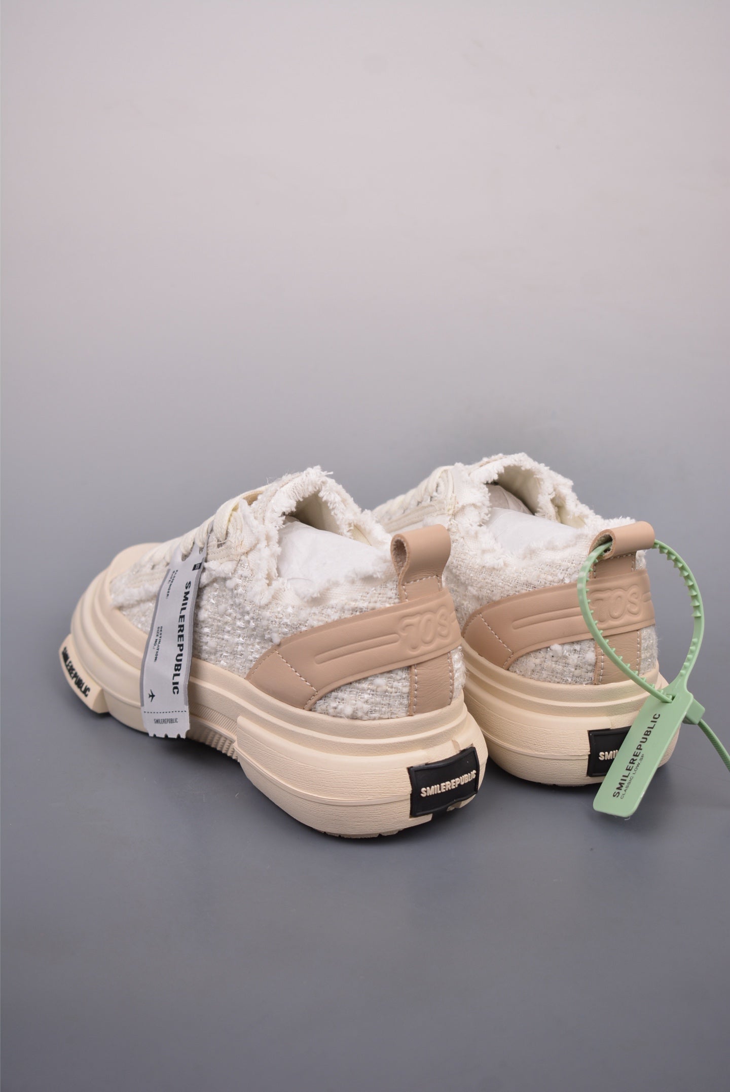 Pre-Owned SMILE REPUBLIC Galaxy-Inspired Canvas Sneakers with 4cm Platform Sole