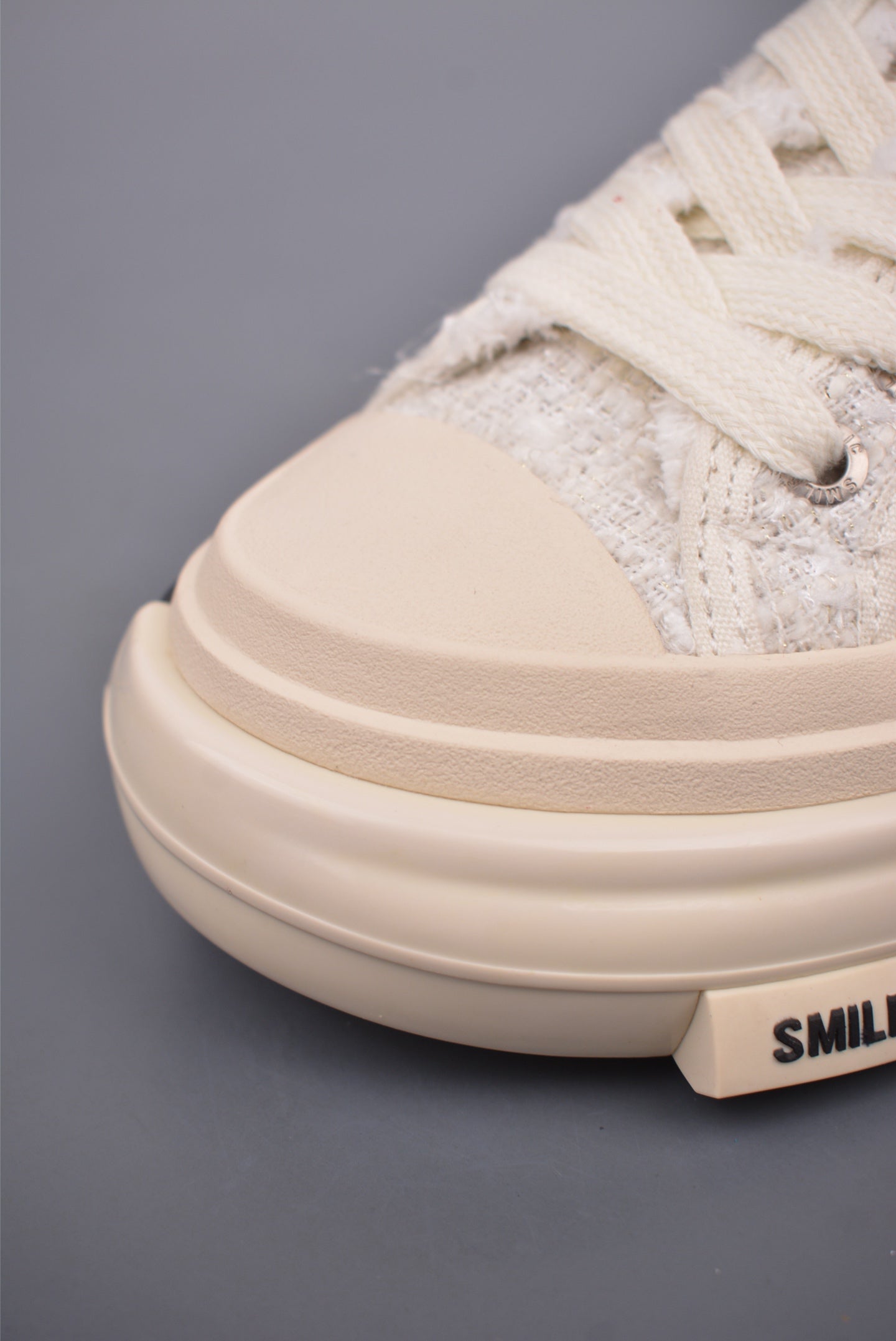 Pre-Owned SMILE REPUBLIC Galaxy-Inspired Canvas Sneakers with 4cm Platform Sole
