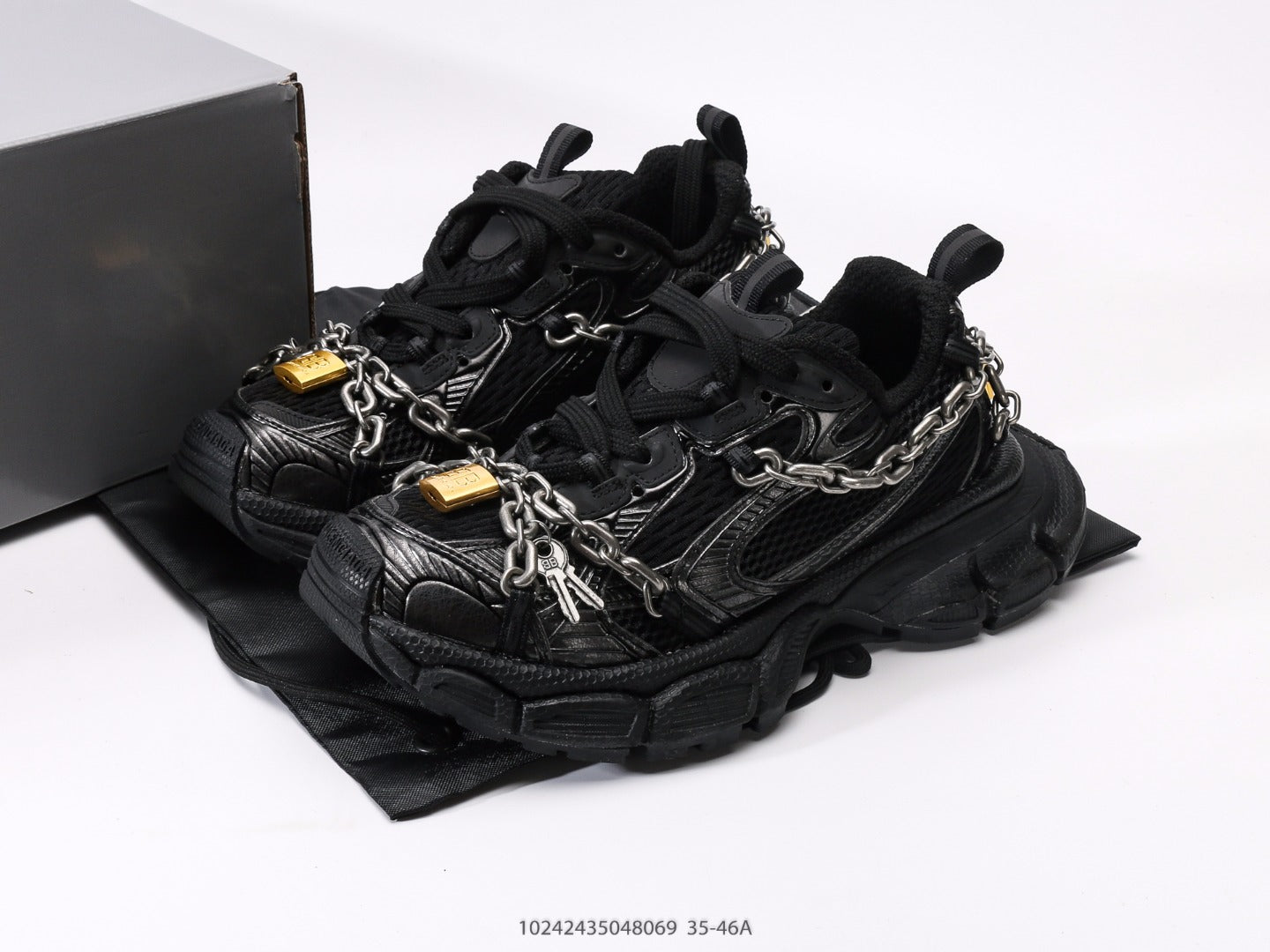 Pre-Owned Balenciaga 3XL Sneakers with Chain Detailing