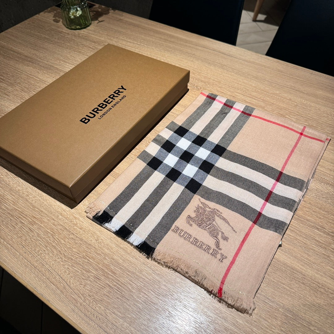 Pre-Owned Burberry Classic Vintage Check Scarf – Beige Cashmere Blend