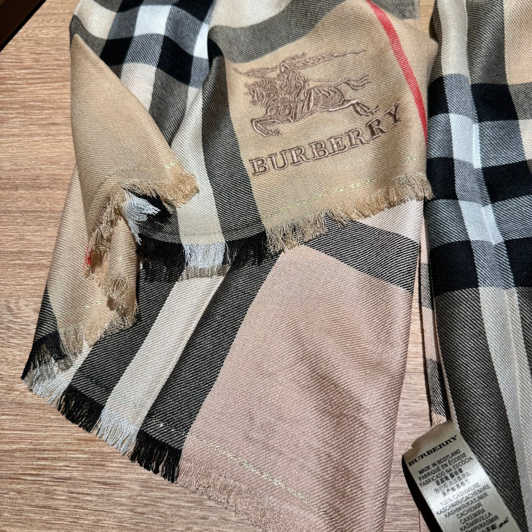 Pre-Owned Burberry Classic Vintage Check Scarf – Beige Cashmere Blend