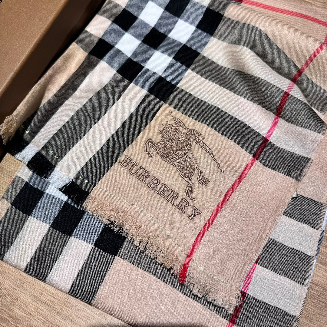 Pre-Owned Burberry Classic Vintage Check Scarf – Beige Cashmere Blend