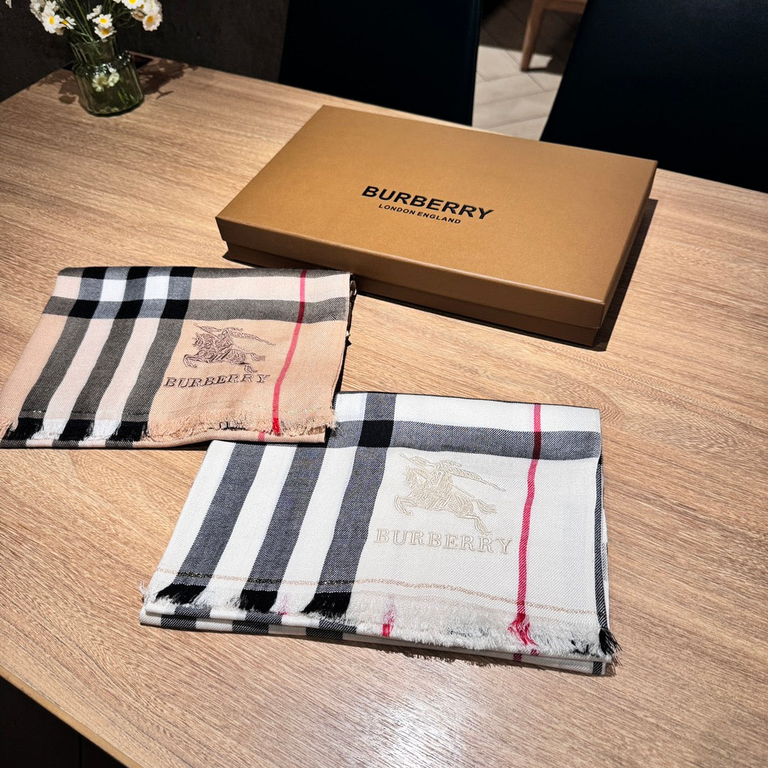 Pre-Owned Burberry Classic Vintage Check Scarf – Beige Cashmere Blend