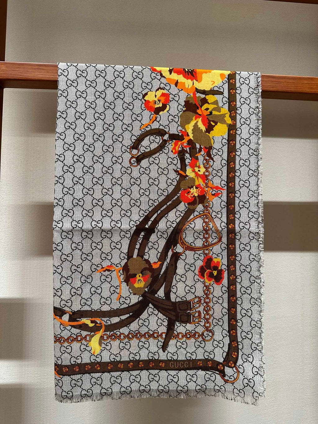 Pre-Owned Gucci Floral Print Wool-Silk Scarf – Dual-Sided, Grey with Orange Blooms