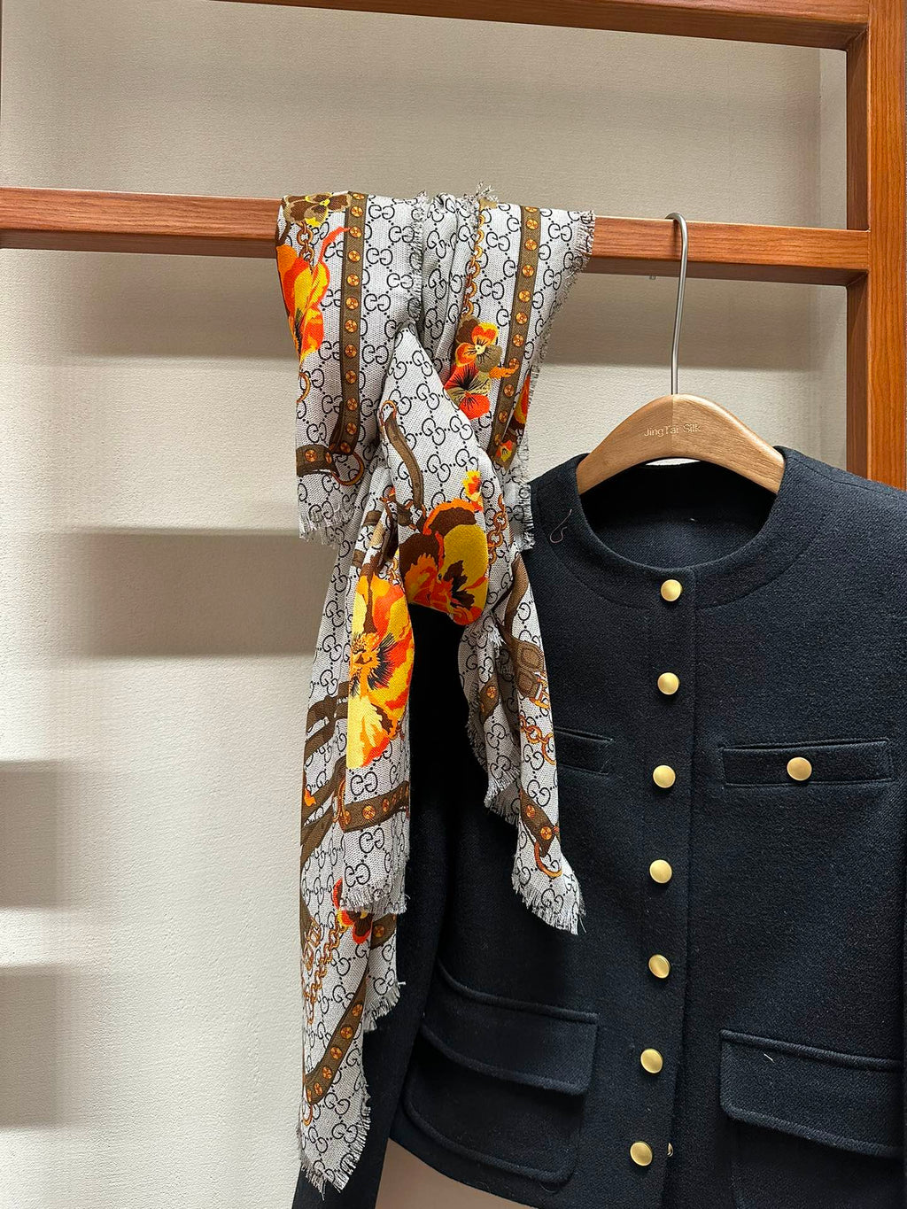 Pre-Owned Gucci Floral Print Wool-Silk Scarf – Dual-Sided, Grey with Orange Blooms