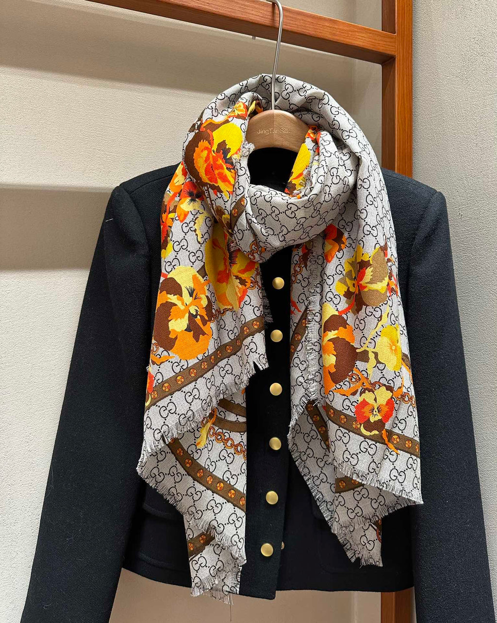 Pre-Owned Gucci Floral Print Wool-Silk Scarf – Dual-Sided, Grey with Orange Blooms