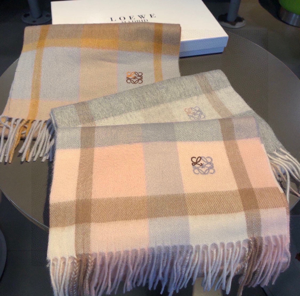 Pre-Owned LOEWE Checked Cashmere Scarf – Beige & Brown, 30×180cm