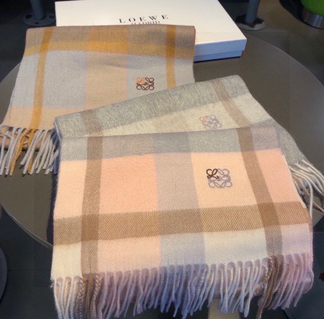 Pre-Owned LOEWE Checked Cashmere Scarf – Beige & Brown, 30×180cm