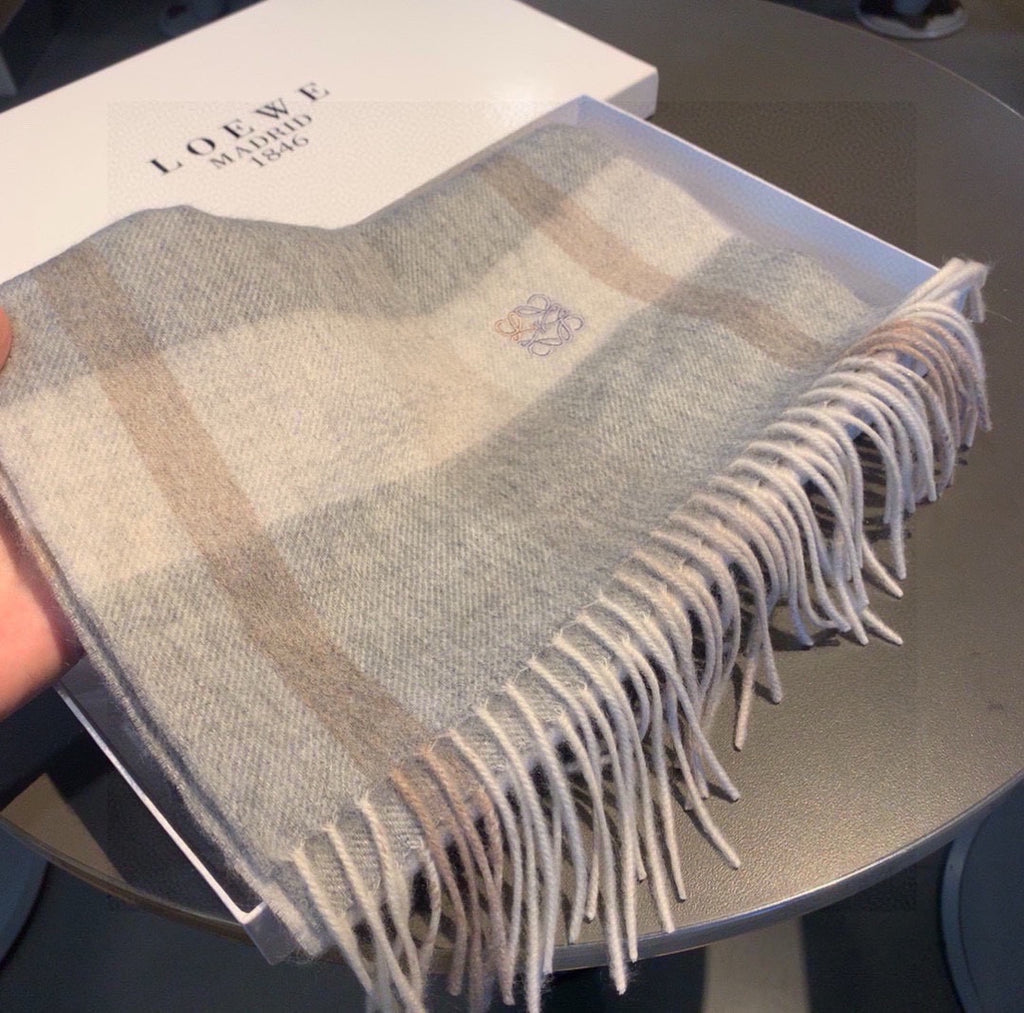 Pre-Owned LOEWE Checked Cashmere Scarf – Beige & Brown, 30×180cm