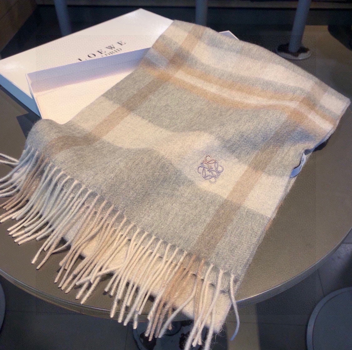 Pre-Owned LOEWE Checked Cashmere Scarf – Beige & Brown, 30×180cm