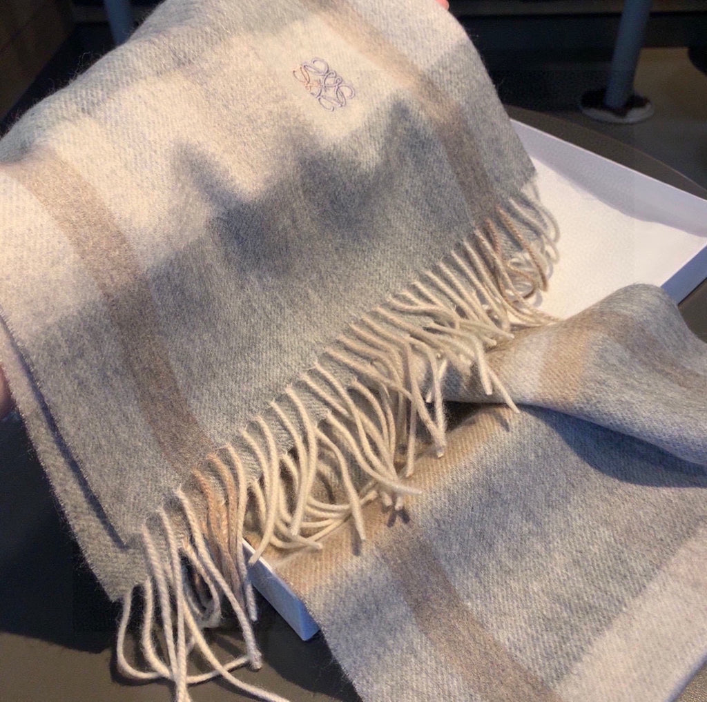 Pre-Owned LOEWE Checked Cashmere Scarf – Beige & Brown, 30×180cm