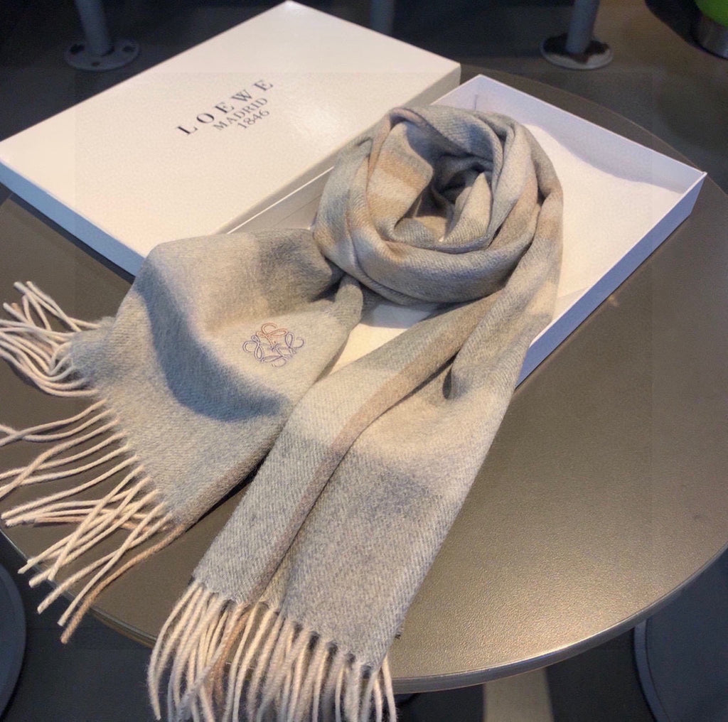 Pre-Owned LOEWE Checked Cashmere Scarf – Beige & Brown, 30×180cm