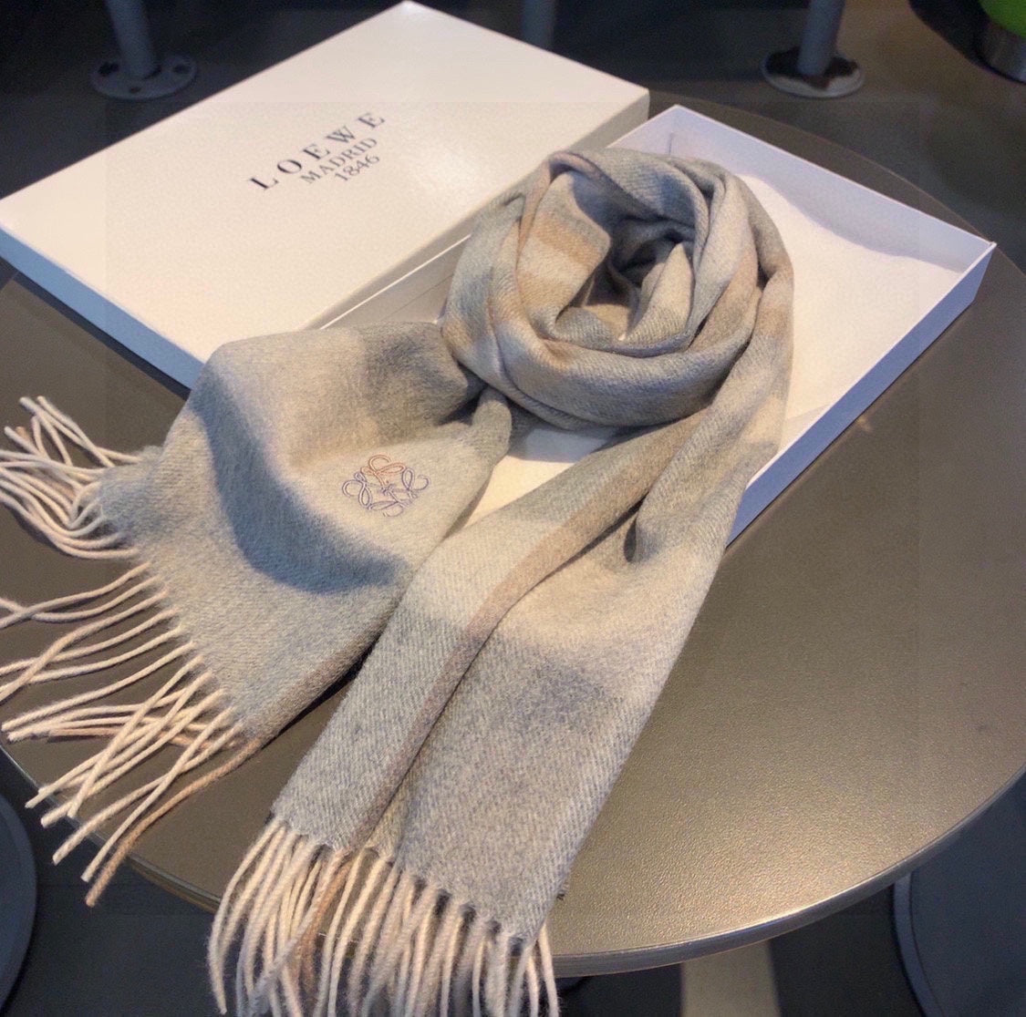 Pre-Owned LOEWE Checked Cashmere Scarf – Beige & Brown, 30×180cm