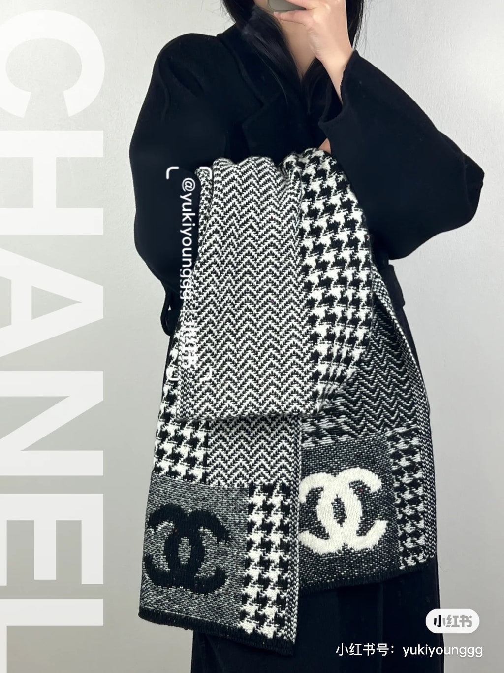 Pre-Owned Chanel Cashmere Long Scarf – Houndstooth Pattern, Grey/Black