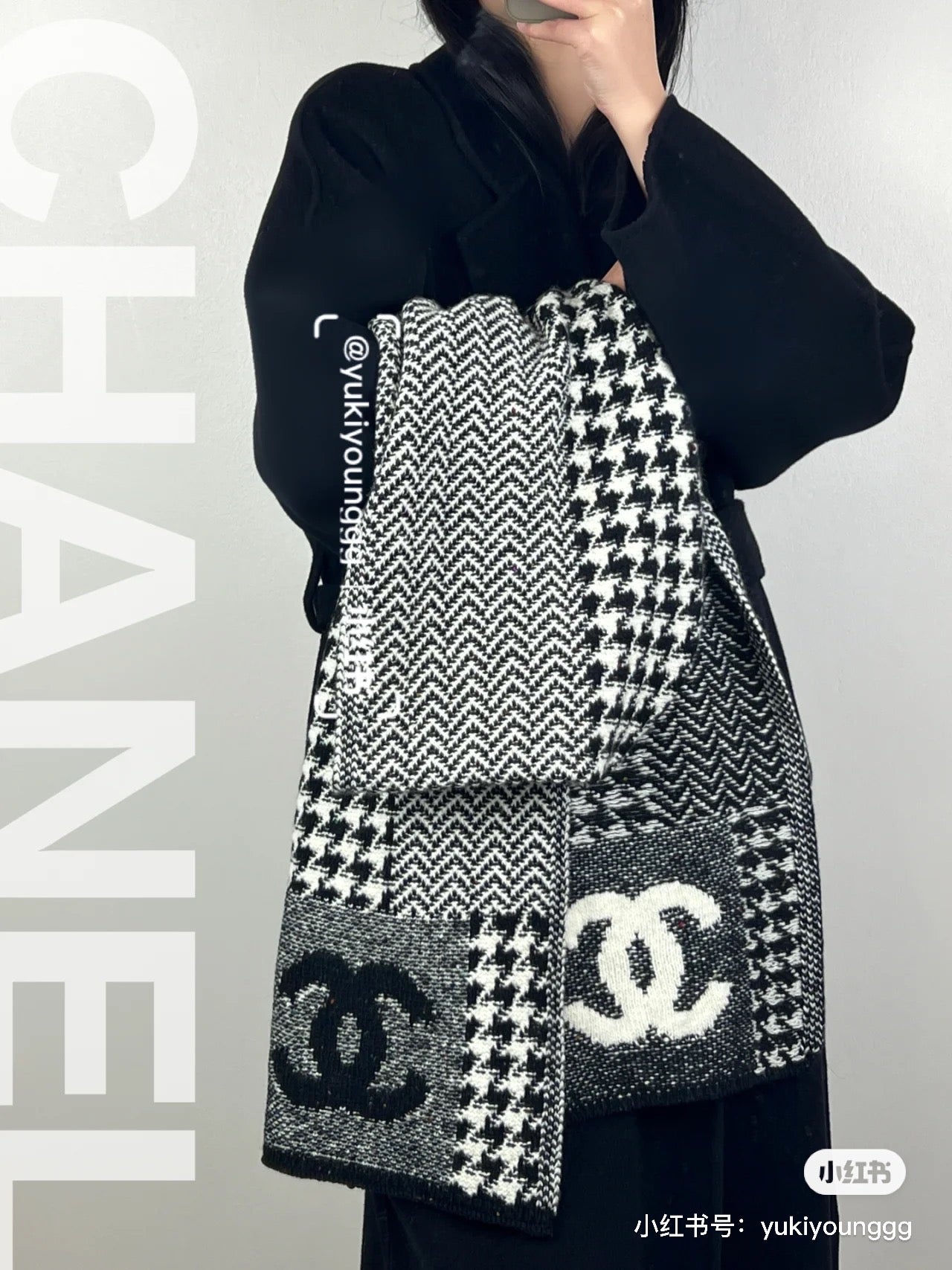 Pre-Owned Chanel Cashmere Long Scarf – Houndstooth Pattern, Grey/Black
