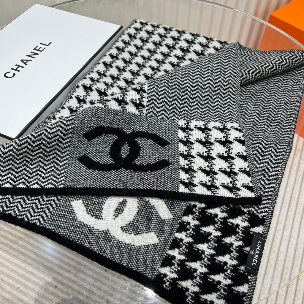 Pre-Owned Chanel Cashmere Long Scarf – Houndstooth Pattern, Grey/Black