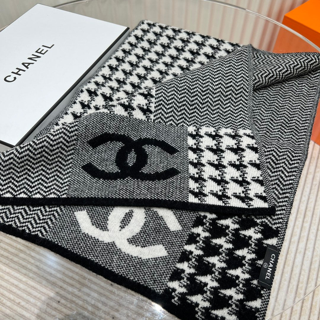 Pre-Owned Chanel Cashmere Long Scarf – Houndstooth Pattern, Grey/Black