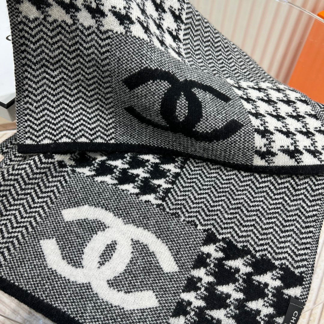 Pre-Owned Chanel Cashmere Long Scarf – Houndstooth Pattern, Grey/Black