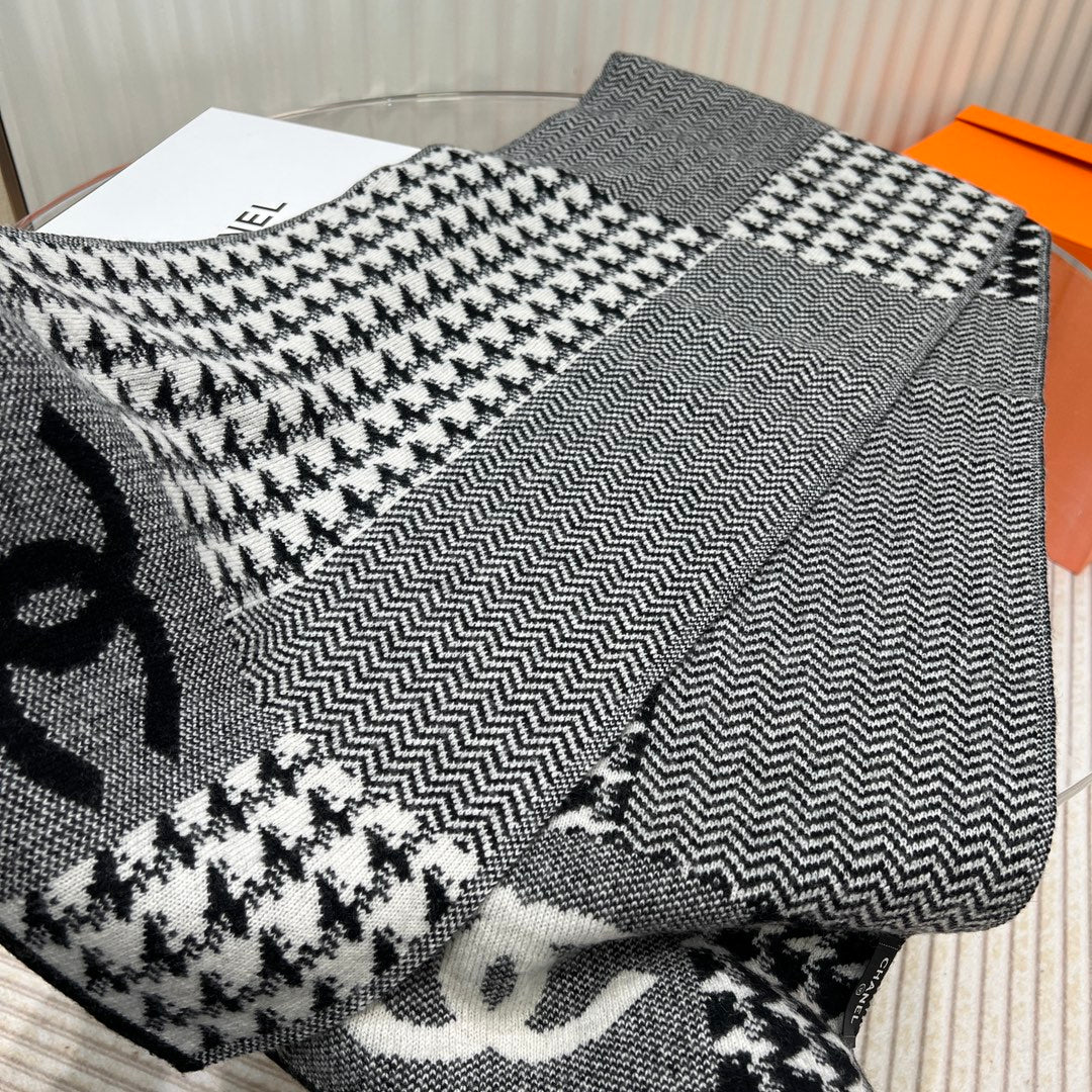 Pre-Owned Chanel Cashmere Long Scarf – Houndstooth Pattern, Grey/Black